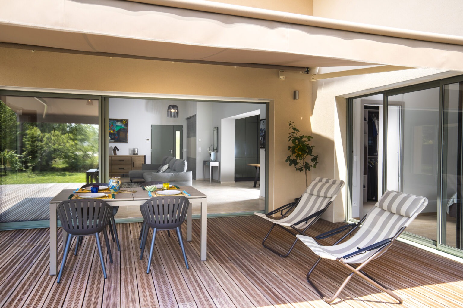 Maison DCA avec grande terrasse en bois