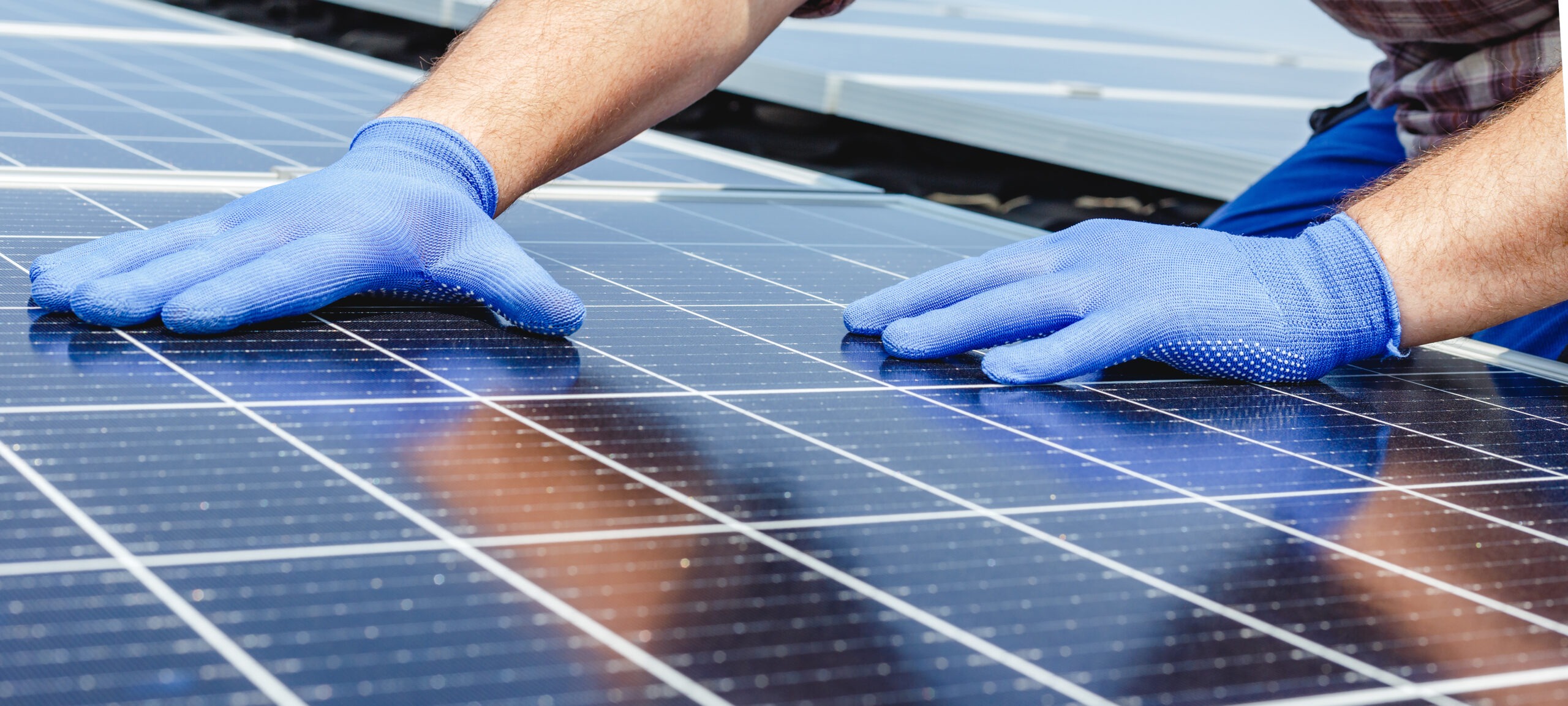 Tuile solaire photovoltaïque : ses avantages et ses inconvénients