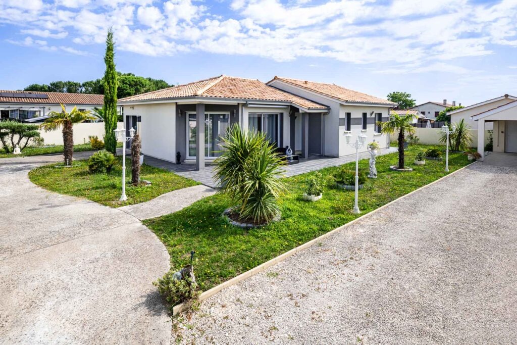 Maison neuve en Gironde construite par demeures Côte d'Argent