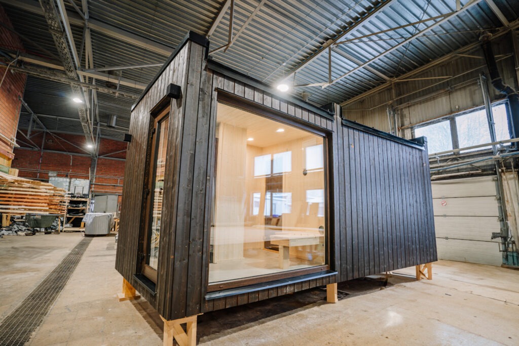 Photo d'une extension modulaire container préparée en usine